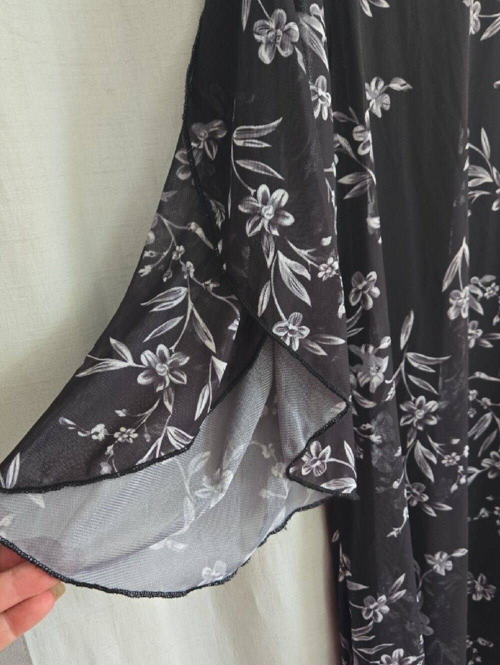 Ninedaily Black & White Floral Mesh Overlay Tunic Blouse- 2x - EUC - Picture 6 of 11